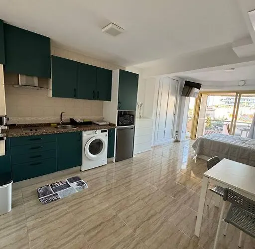 Apartment Nogalera Center With A Stunning Terrace Torremolinos